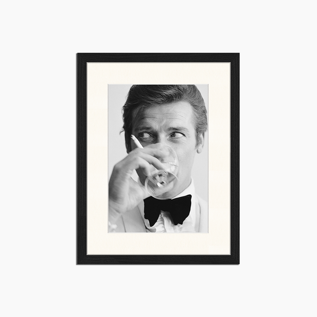 Sir Roger Moore - Print Muurdecoratie